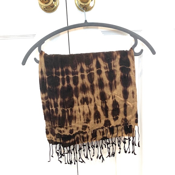 Warm brown patterned scarf - Picture 1 of 2
